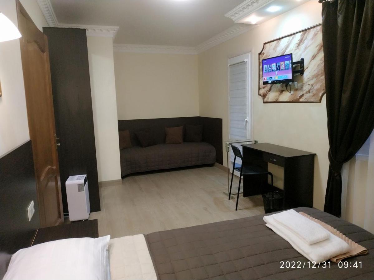Nestg Guest House Pilipets ภายนอก รูปภาพ