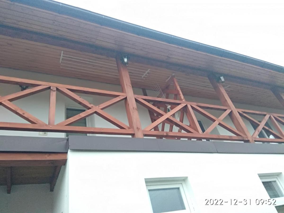 Nestg Guest House Pilipets ภายนอก รูปภาพ