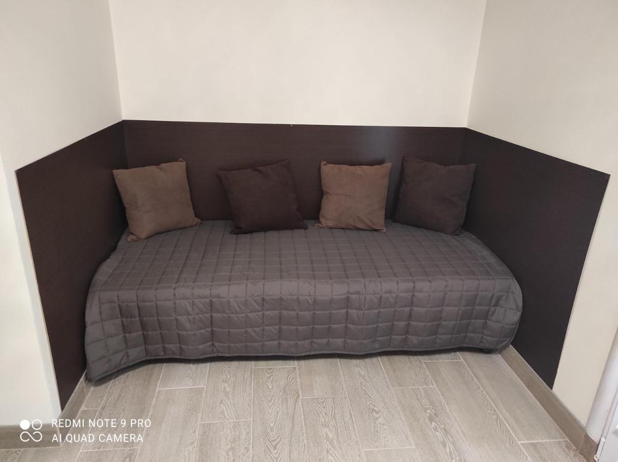 Nestg Guest House Pilipets ภายนอก รูปภาพ
